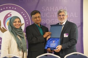 Imam Naeem Baig accepts the Impactful Family Award from Sahara Programs on behalf of himself and his wife, Sister Aisha Baig. The Baig family are beloved members of our community and Sahara was honored to recognize them for their service!